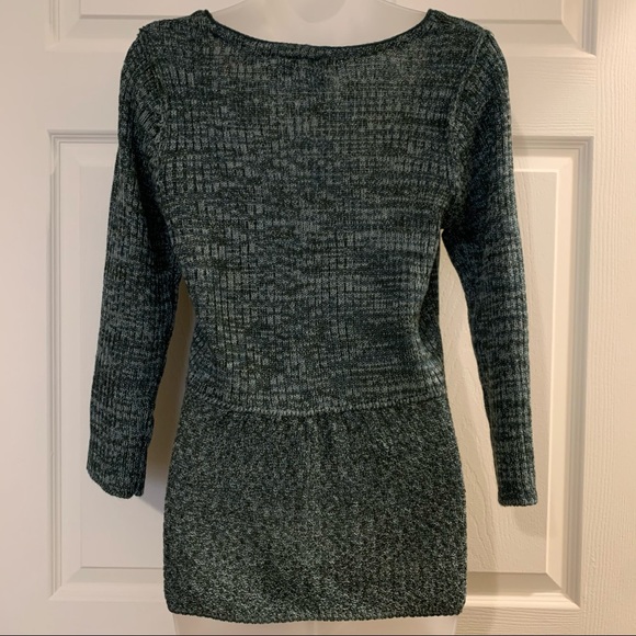 Adorable green Tiara sweater - Picture 2 of 4